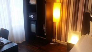 Standard Single Room, 1 Twin Bed | In-room safe, desk, laptop workspace, blackout drapes