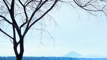 Private beach nearby, white sand, free beach cabanas, sun loungers