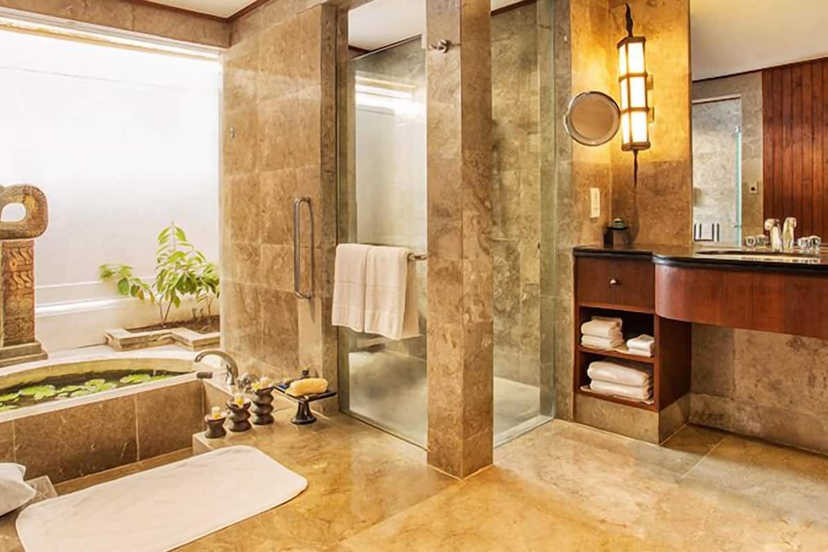 luxury room, ocean view (pavilion) | bathroom | separate bathtub and shower, deep-soaking bathtub, designer toiletries