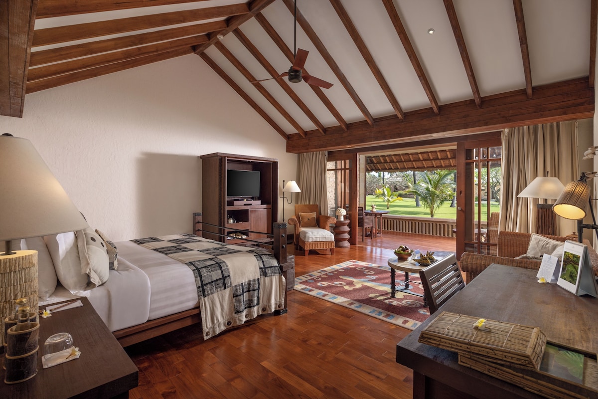 Luxury Room, Garden View (Pavilion) | 1 bedroom, premium bedding, down comforters, minibar