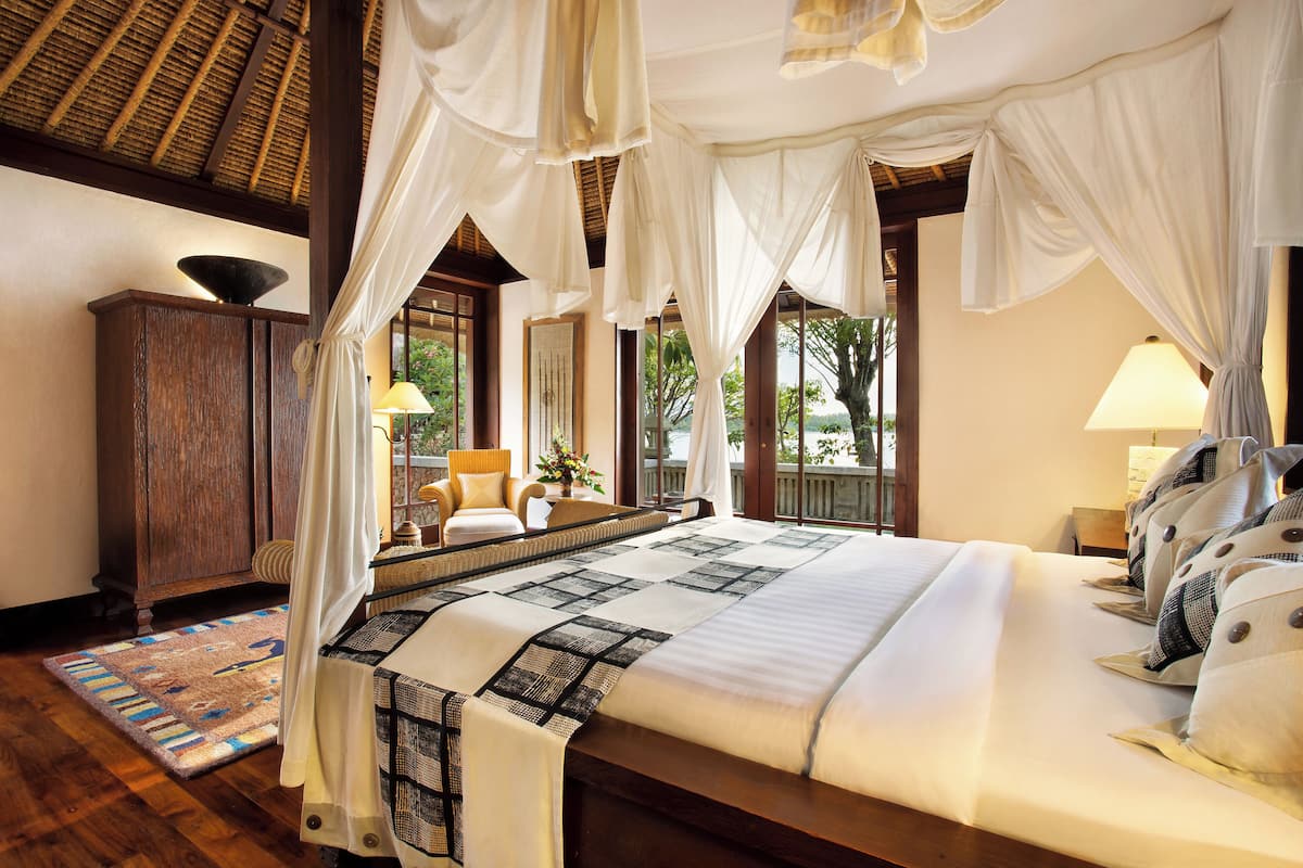 1 bedroom, premium bedding, down duvets, minibar