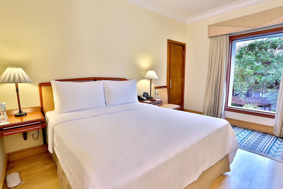 in-room safe, desk, iron/ironing board, free wifi