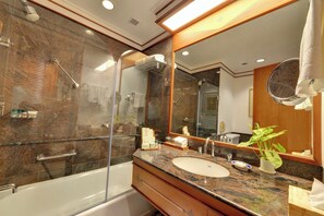 Fern Classic Suite, 1 King Bed | Bathroom | Combined shower/tub, rainfall showerhead, free toiletries, hair dryer