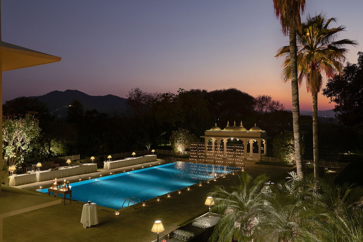 outdoor pool, pool loungers