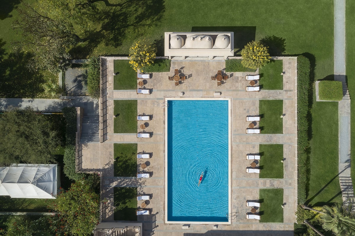 outdoor pool, pool loungers