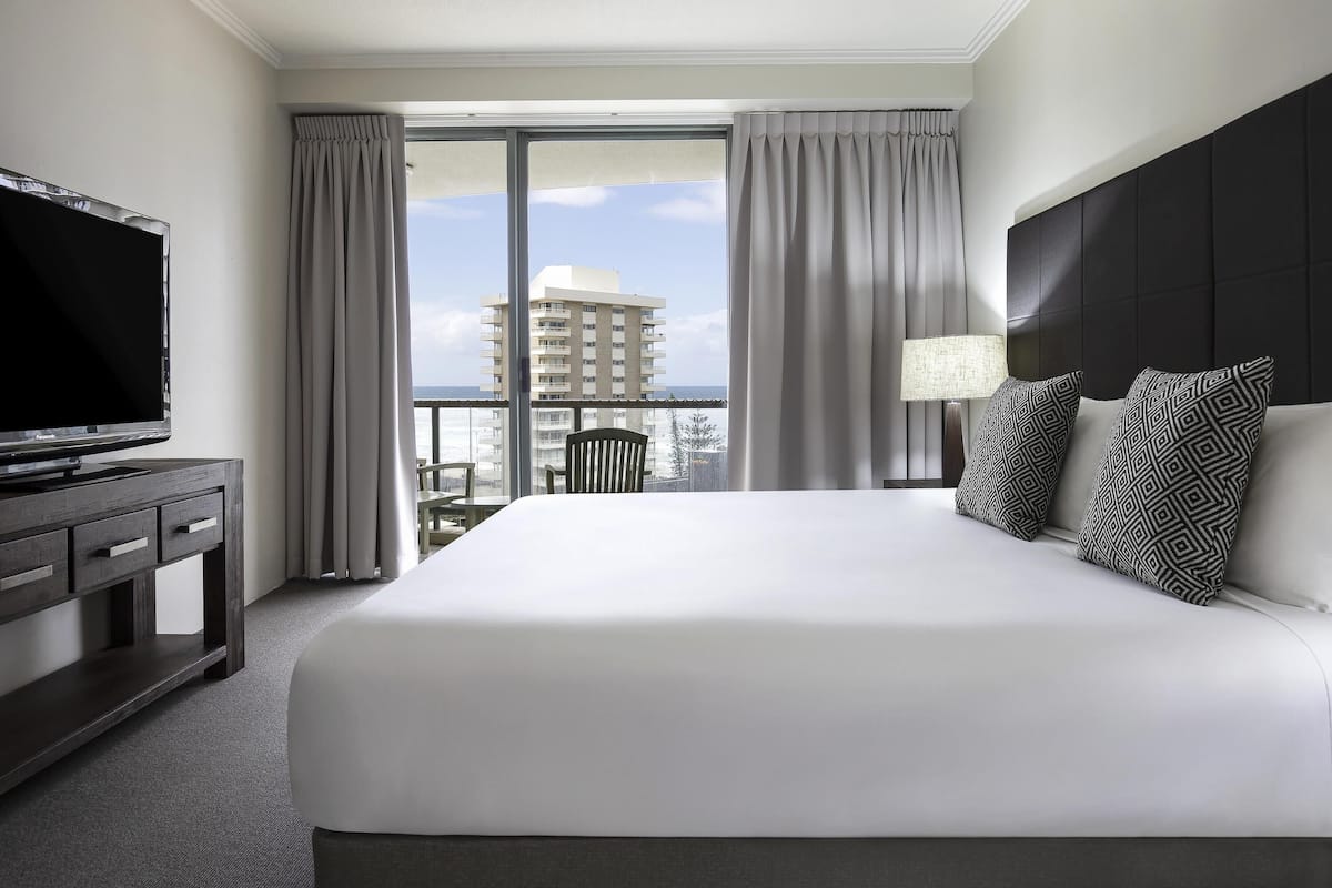 In-room safe, iron/ironing board, WiFi, bed sheets