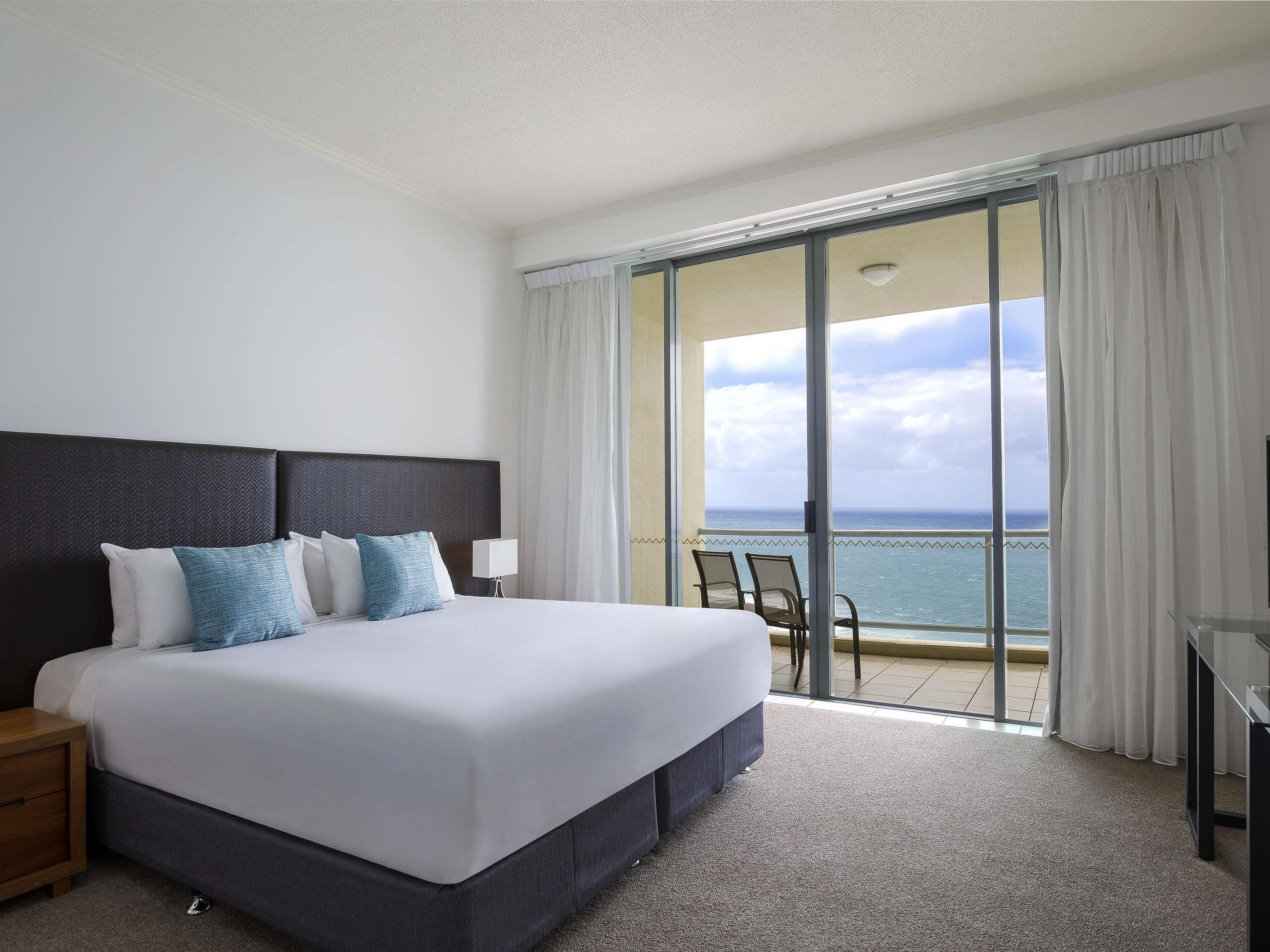 In-room safe, iron/ironing board, WiFi, bed sheets