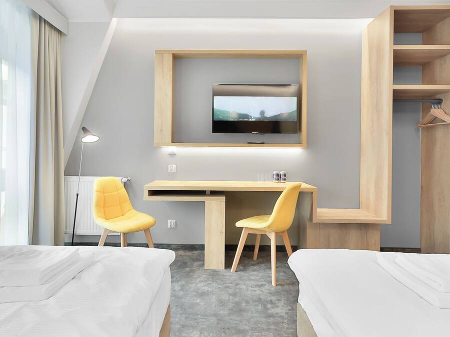 In-room safe, soundproofing, WiFi (free)