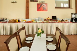 Breakfast (PLN 20 per person) - Parkhotel Economic (Wielka Wies)