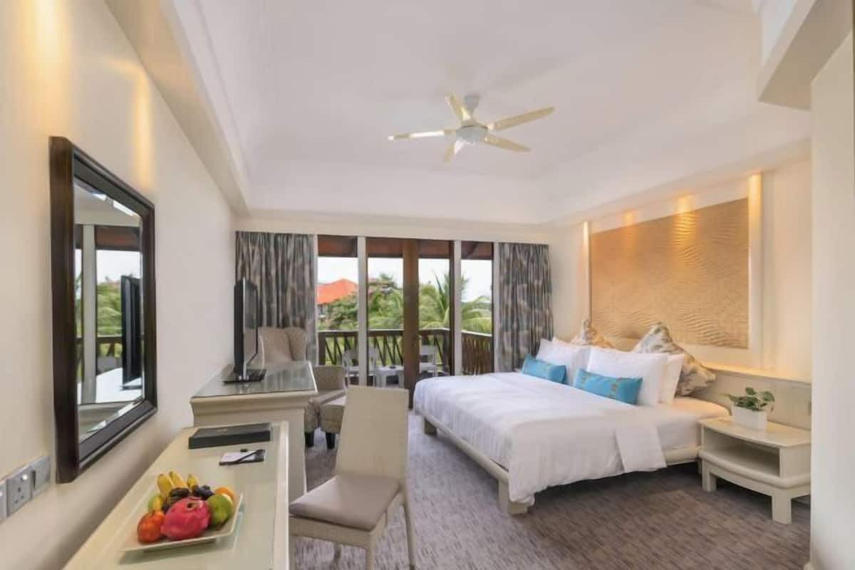 Minibar, in-room safe, individually decorated, individually furnished
