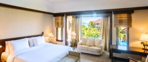 Magellan Club Suite King | 1 bedroom, minibar, in-room safe, desk