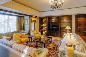 Suite Club (Magellan, Twin) | Área de sala de estar | Televisión LCD 