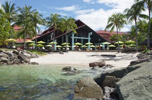 Private beach, beach shuttle, sun loungers, beach umbrellas - The Magellan Sutera Resort (Kota Kinabalu)