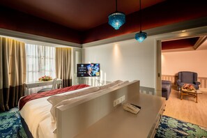 Suite Premier | Minibar, coffre-fort, rideaux d’obscurcissement