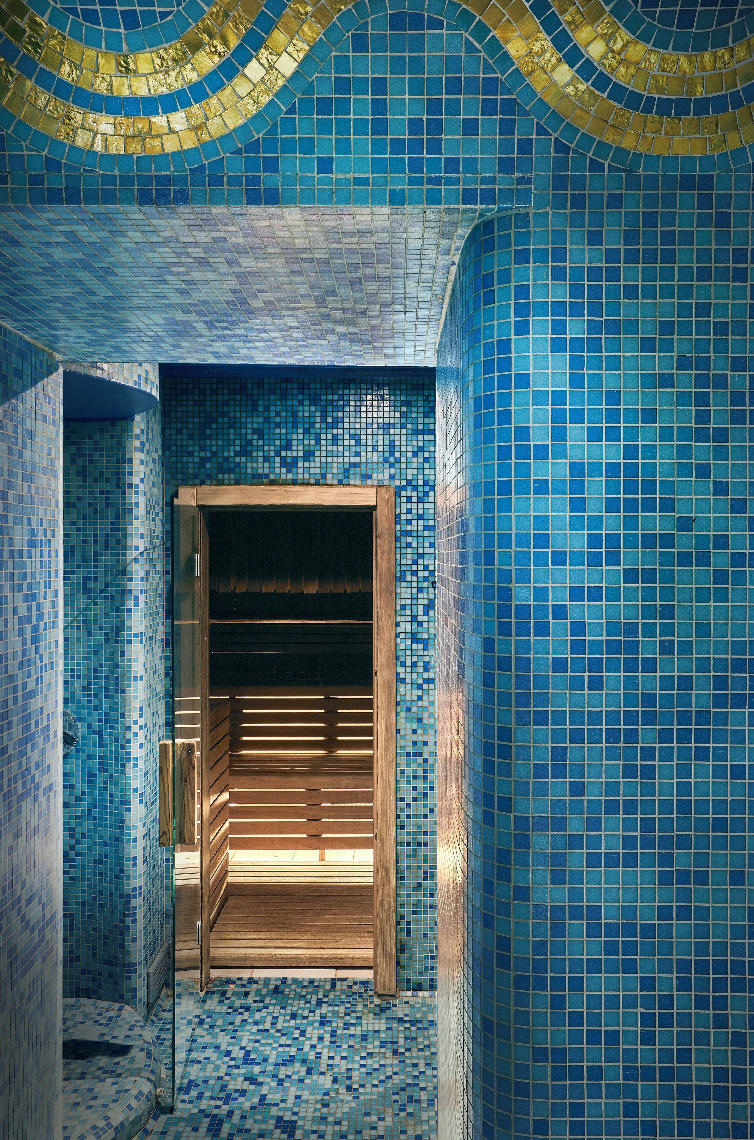 Sauna, hot tub, steam room, Turkish bath, body treatments, aromatherapy