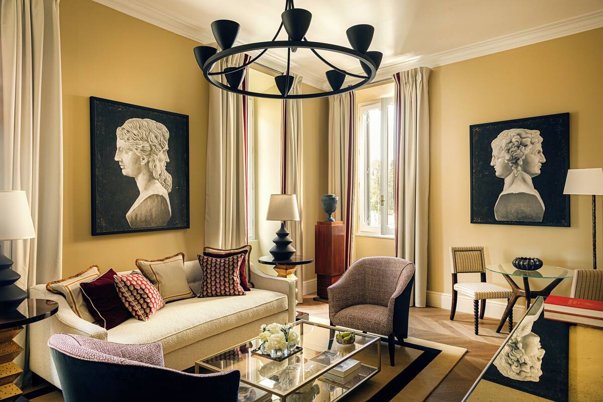 Deluxe Suite | Living area | Flat-screen TV
