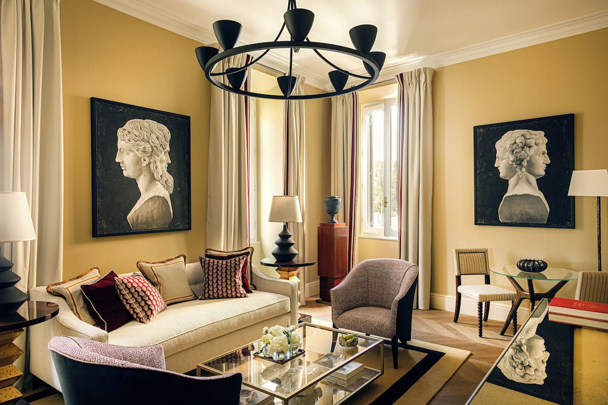 Deluxe Suite | Living area | Flat-screen TV