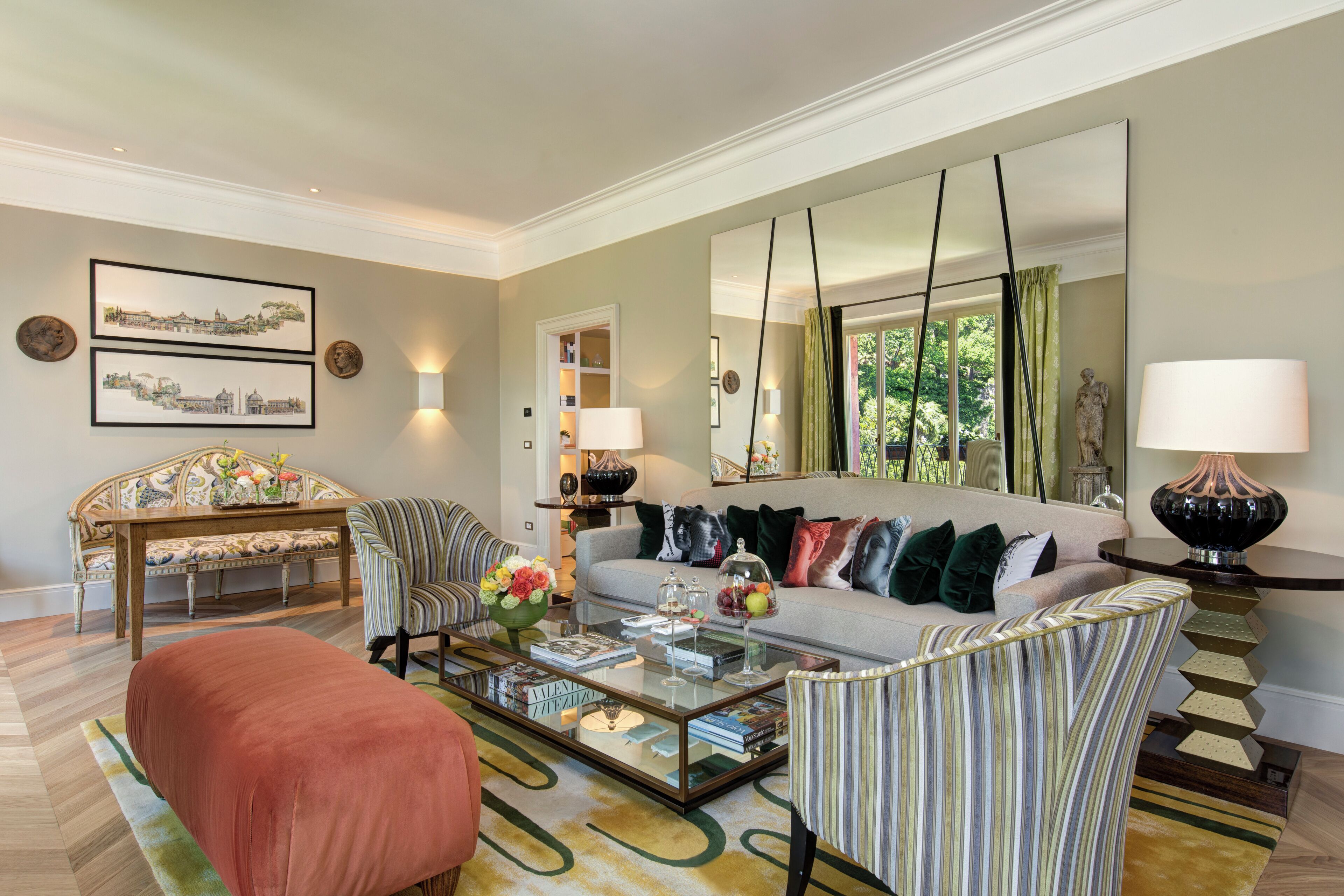 Suite (Valadier) | Living area | Flat-screen TV