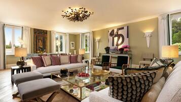 Egyptian cotton sheets, premium bedding, pillow-top beds, minibar