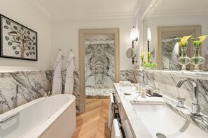Combined shower/tub, hair dryer, slippers, towels