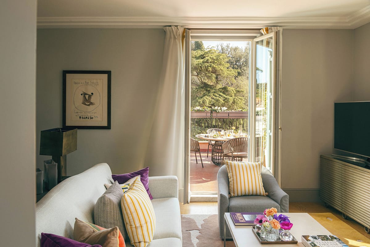 Suite, Terrace (Picasso)
