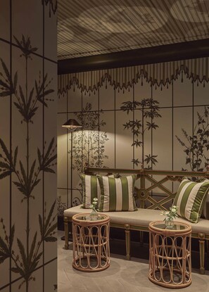Sauna, hot tub, steam room, Turkish bath/hammam, body treatments