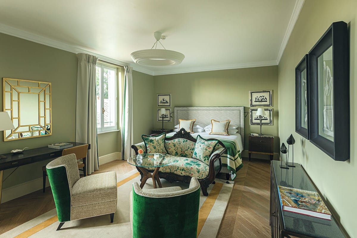 Deluxe Room | Egyptian cotton sheets, premium bedding, pillowtop beds, minibar