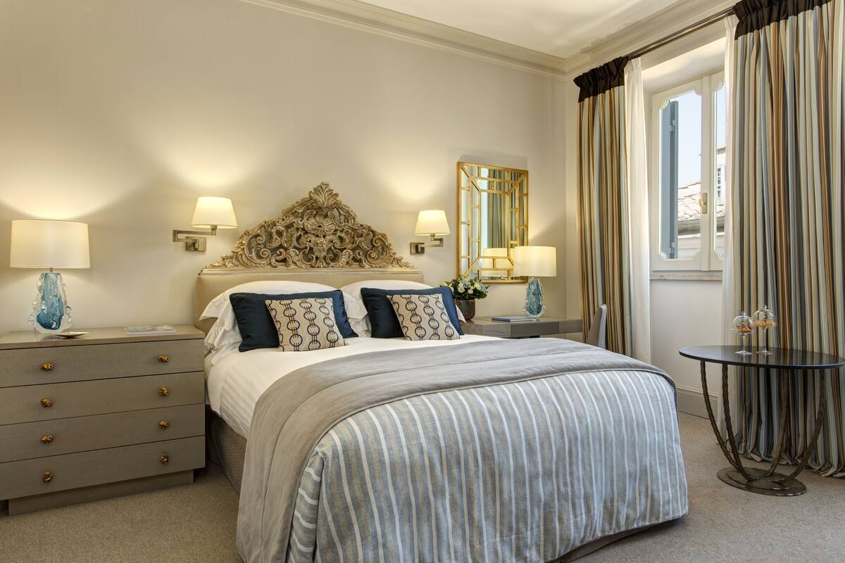 Egyptian cotton sheets, premium bedding, pillow-top beds, minibar