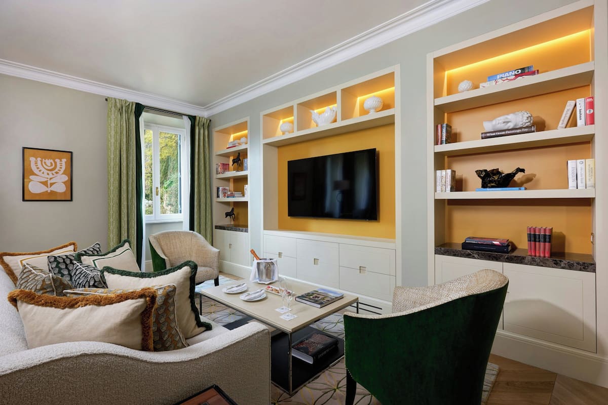 Junior Suite, Garden View (Deluxe) | Egyptian cotton sheets, premium bedding, pillow-top beds, minibar