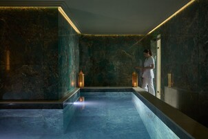 Εσωτερική πισίνα