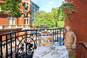 Egyptian cotton sheets, premium bedding, memory-foam beds, minibar