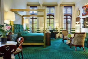 Egyptian cotton sheets, premium bedding, memory foam beds, minibar - The Milestone Hotel (London)