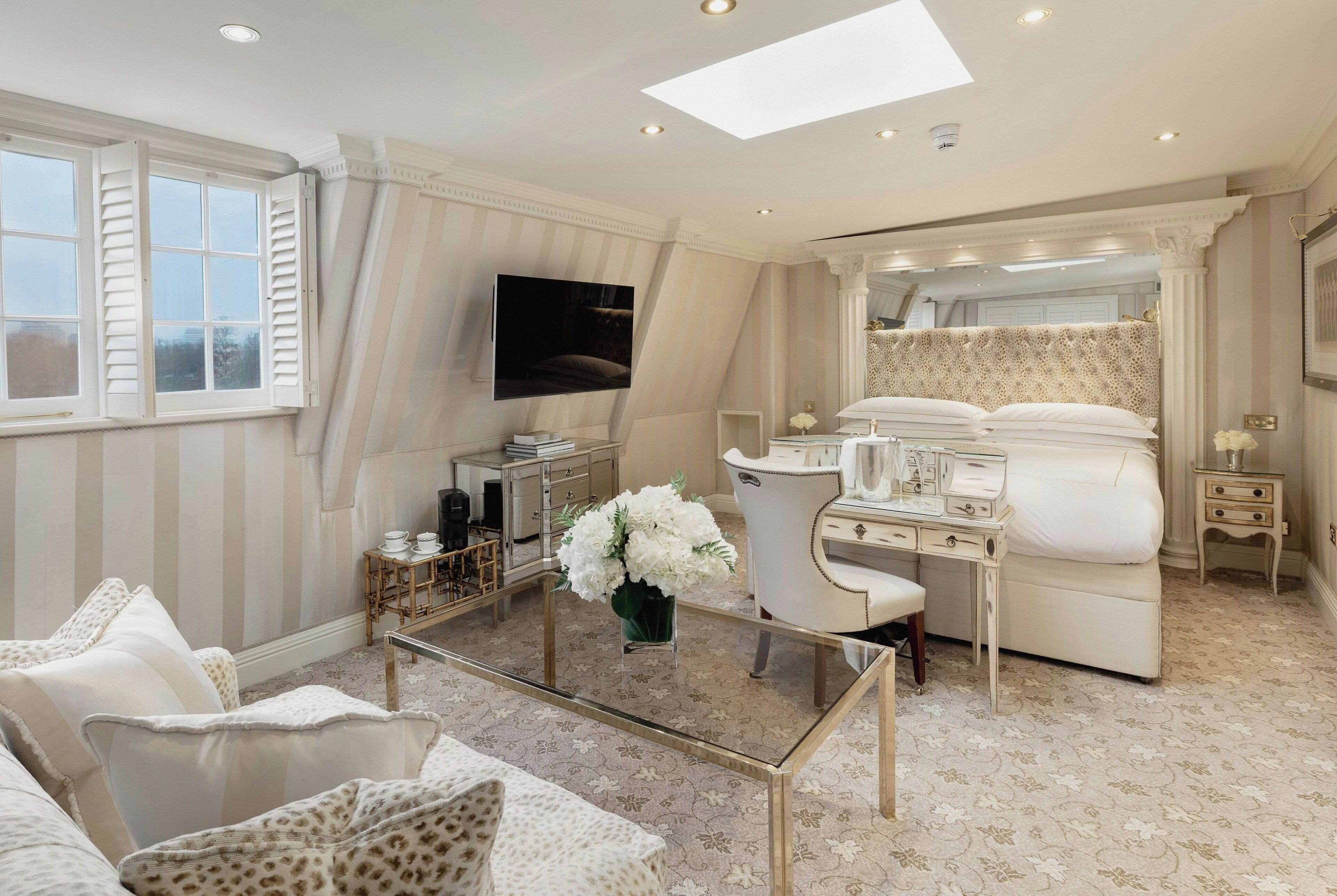 Junior Suite, Park View | Egyptian cotton sheets, premium bedding, memory-foam beds, minibar