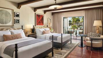 Habitación, 2 camas Queen size, vista a la alberca | Sábanas italianas Frette, ropa de cama de alta calidad y edredón