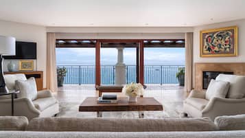 Club Suite, 2 Bedrooms (Penthouse Suite, Balcony) | Property amenity
