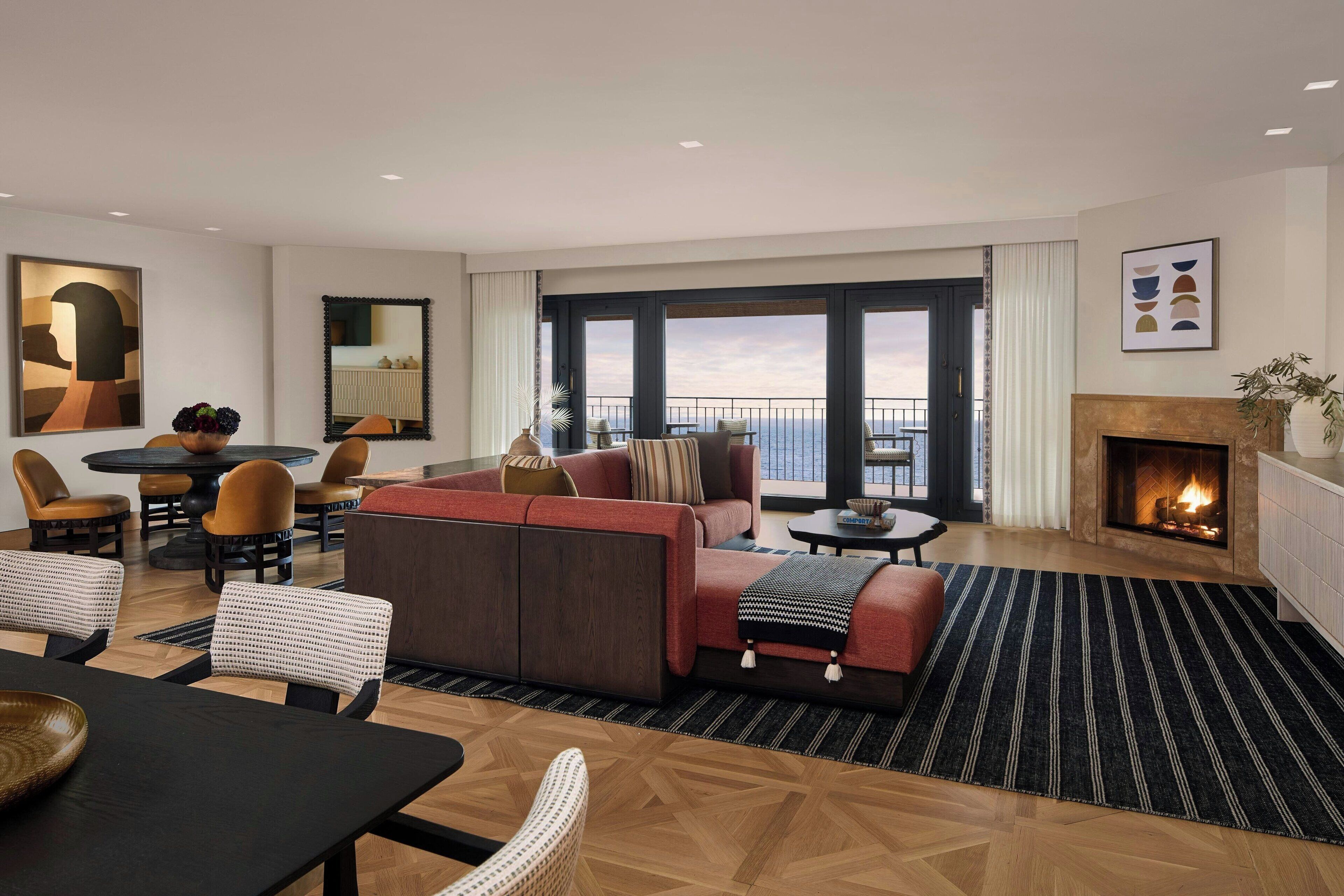 Club Suite, 2 Bedrooms (Penthouse Suite, Balcony) | Living room