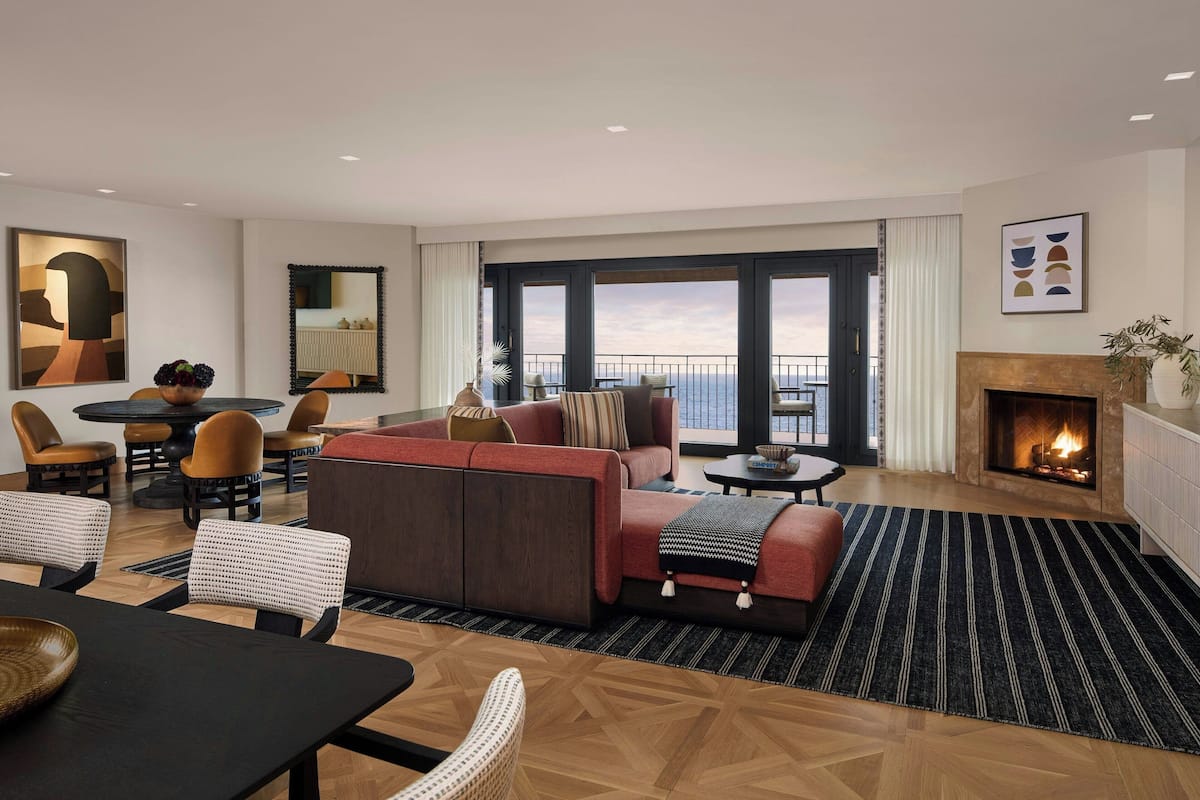 Club Suite, 2 Bedrooms (Penthouse Suite, Balcony) | Living room