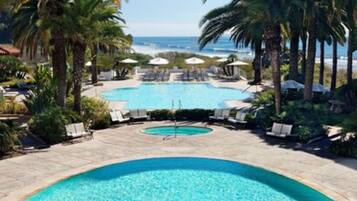 3 Außenpools, Cabañas (gegen Gebühr), Sonnenschirme