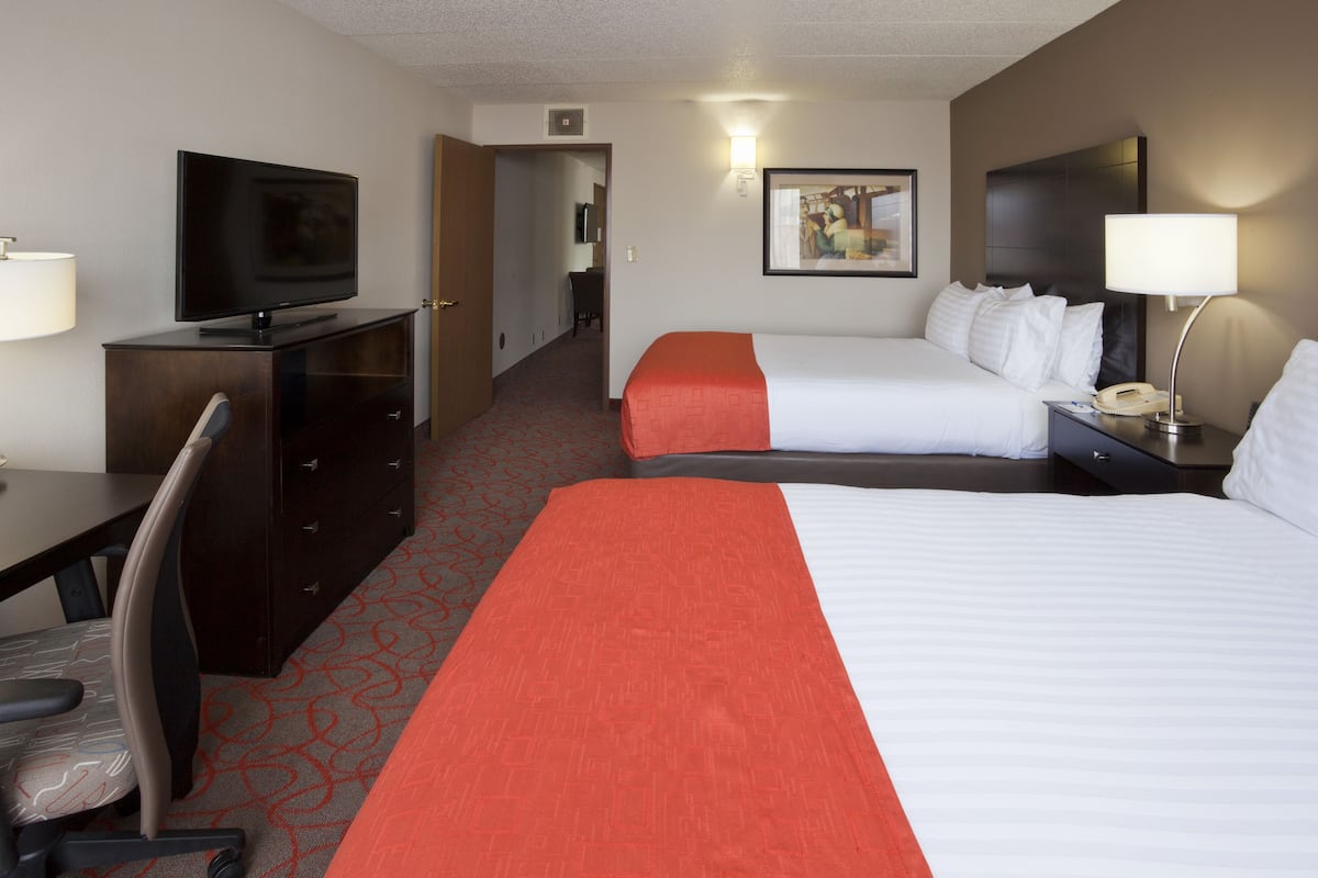 Premium bedding, pillowtop beds, in-room safe, desk