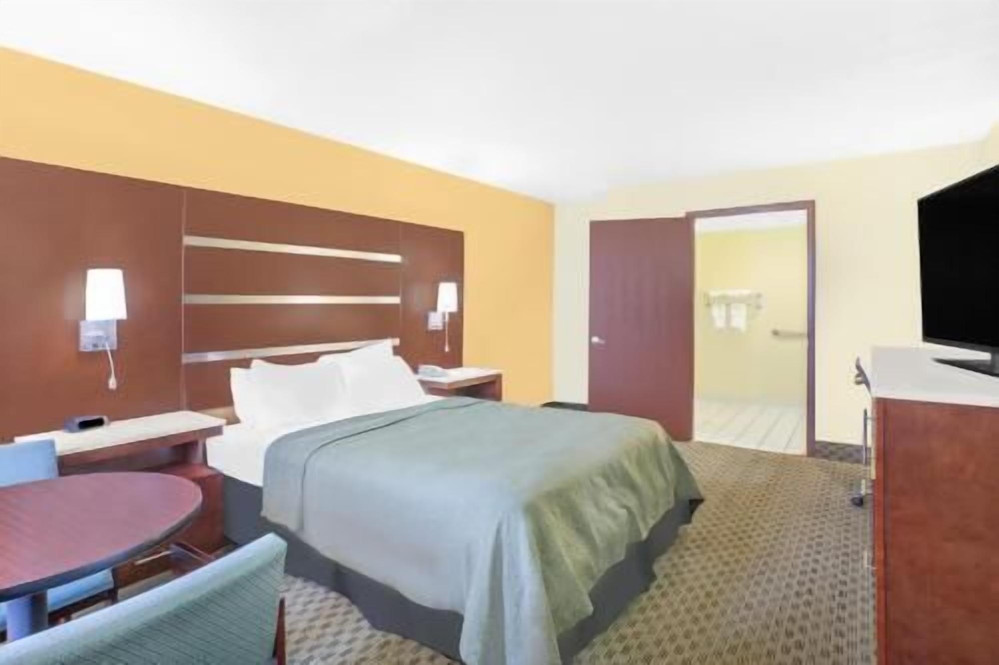 In-room safe, desk, iron/ironing board, free cots/infant beds