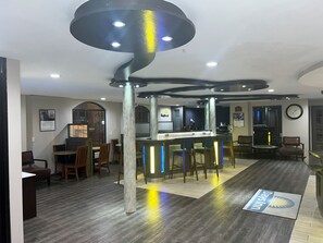 Lobby - Days Inn by Wyndham Fayetteville (Fayetteville)