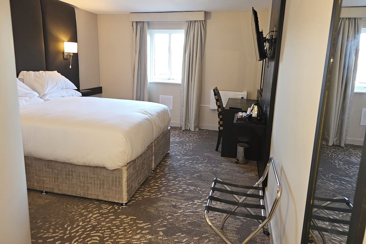 Superior Double Room | Desk, iron/ironing board, free WiFi, bed sheets