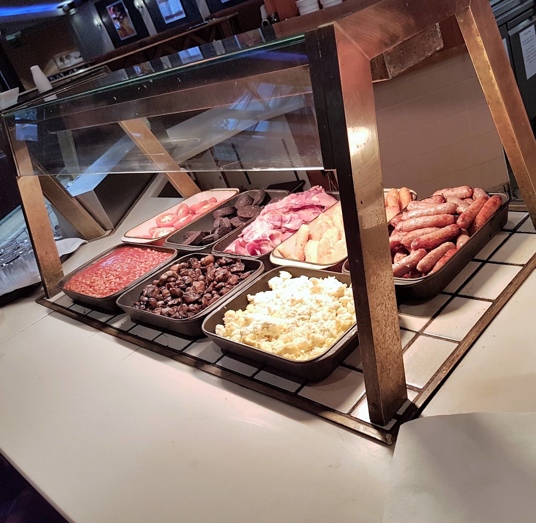 Skrivebord, strykejern/-brett, wi-fi (inkludert) og sengetøy