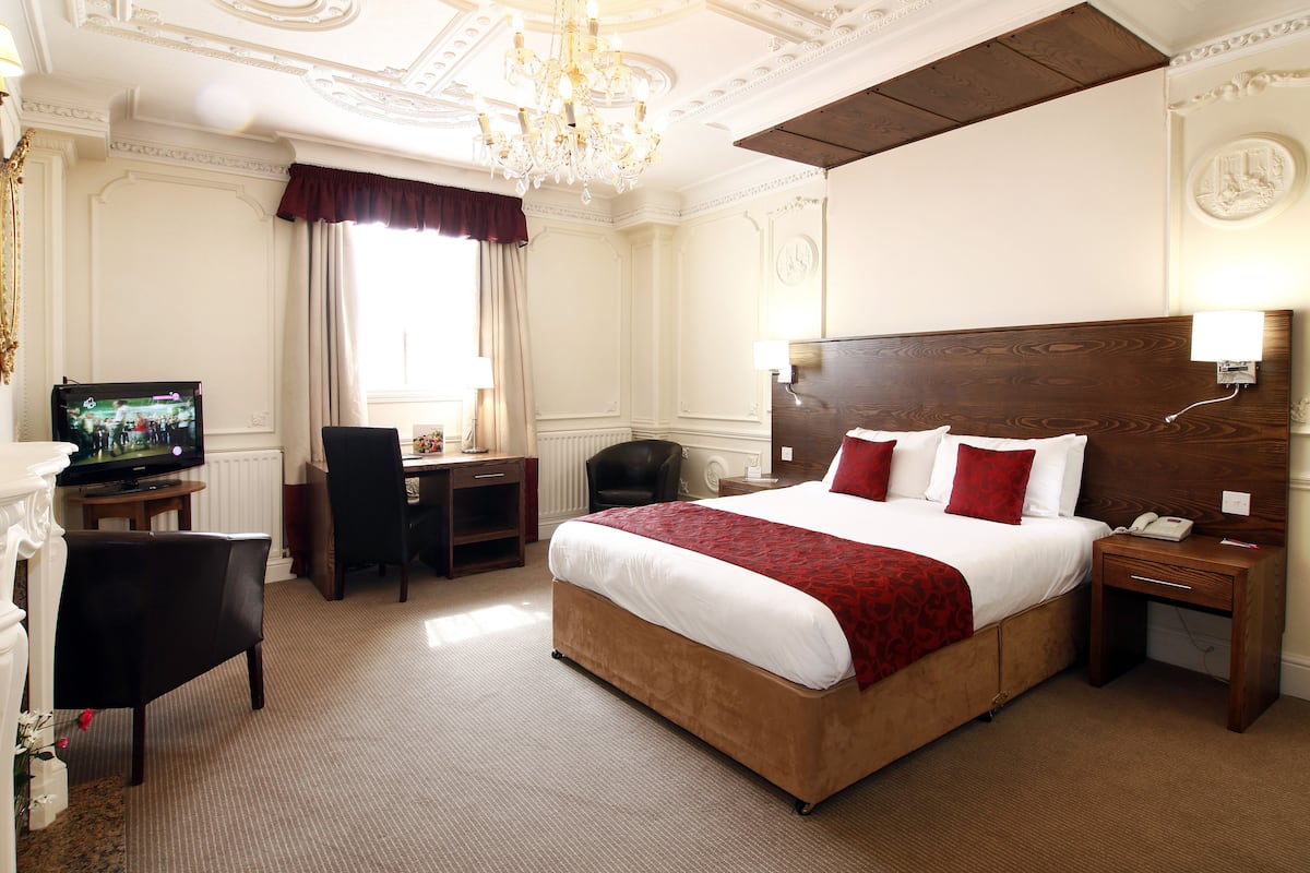 In-room safe, desk, iron/ironing board (on request), cribs (surcharge)