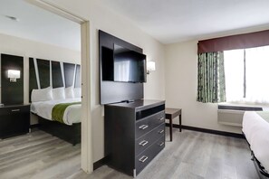 Suite Two Queens Non Smoking | In-room safe, desk, iron/ironing board, free cribs/infant beds - Quality Suites Albuquerque Airport (Albuquerque)