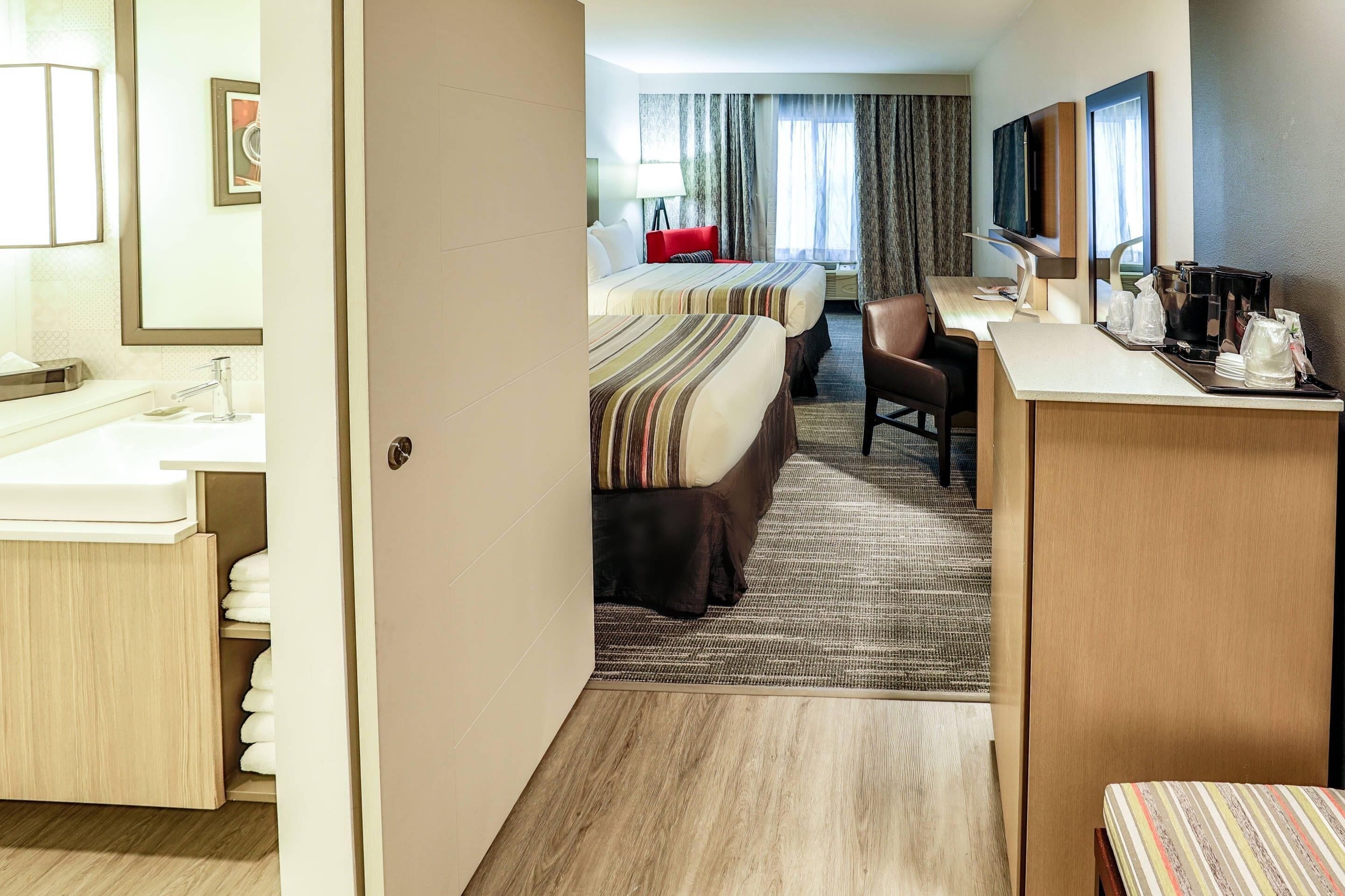 room, 2 queen beds, non smoking | hypo-allergenic bedding, desk, soundproofing, iron/ironing board