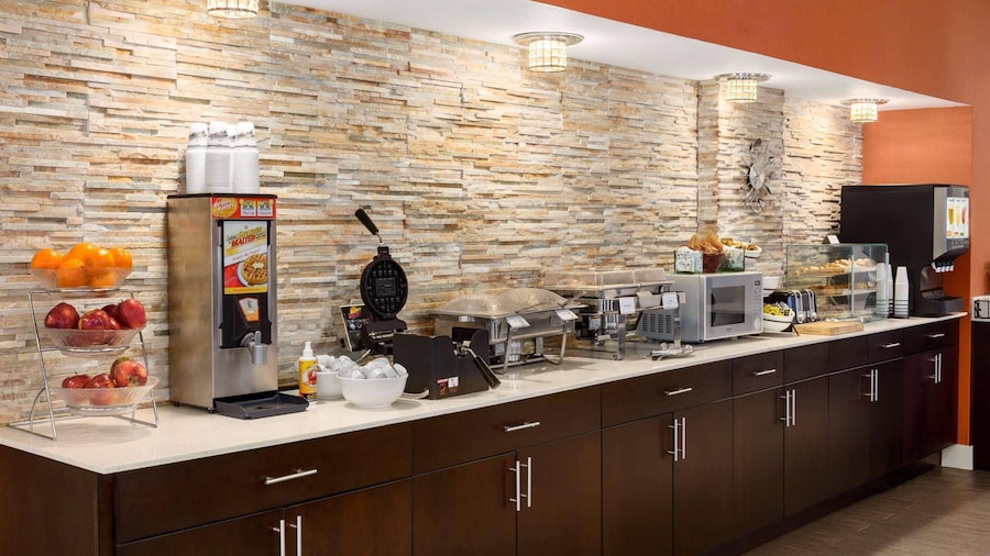 Country Inn & Suites by Radisson, Nashville Airport, TN