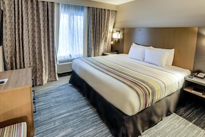 Hypo-allergenic bedding, desk, soundproofing, iron/ironing board - Country Inn & Suites by Radisson, Nashville Airport, TN (Nashville)