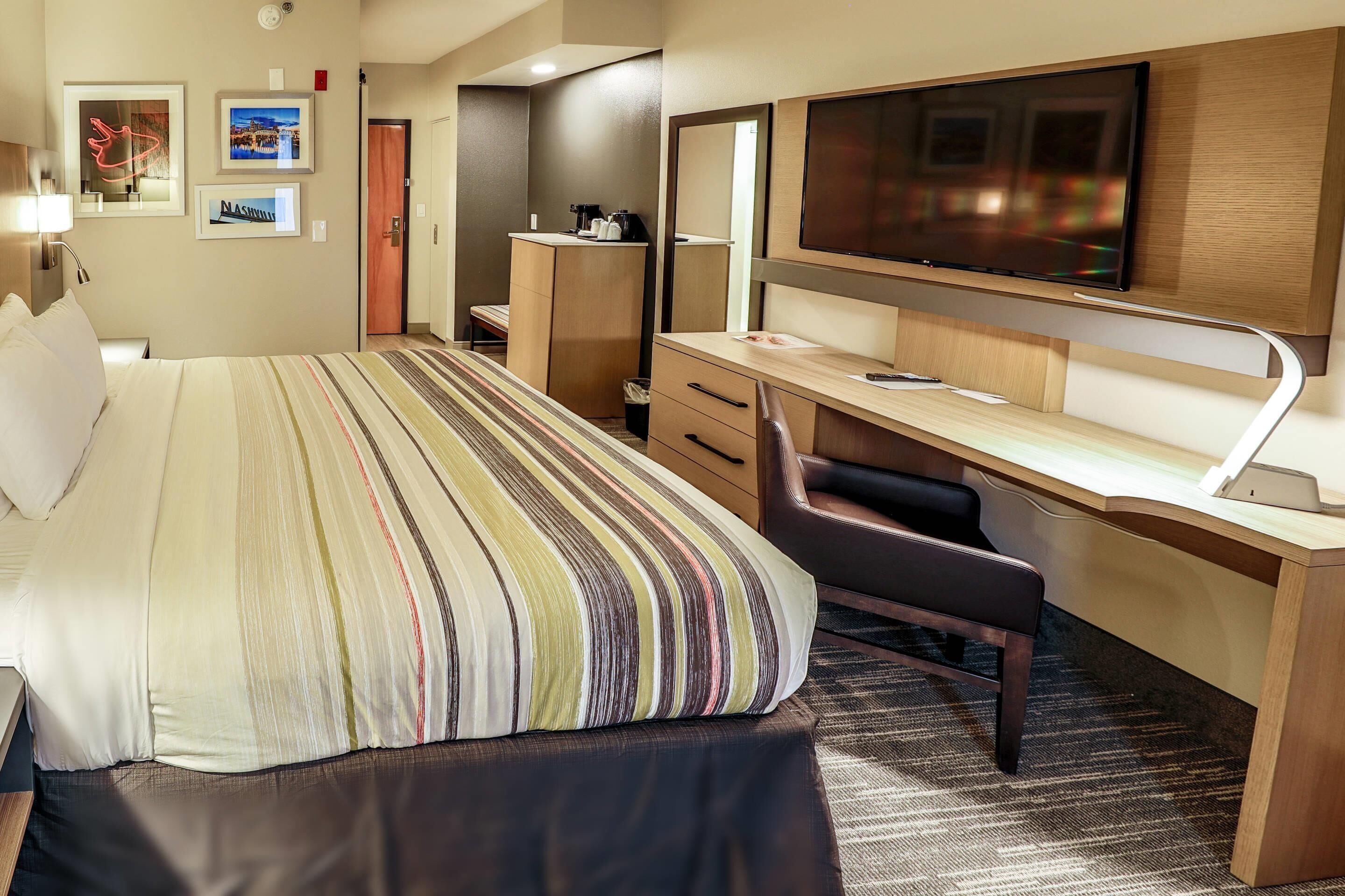 Photo - Country Inn & Suites by Radisson Nashville Airport TN