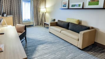 Rom, 1 kingsize-seng, tilgjengelighetstilpasset, ikke-røyk (Roll-in Shower) | Allergitestet sengetøy, skrivebord, lydisolert og strykejern/-brett